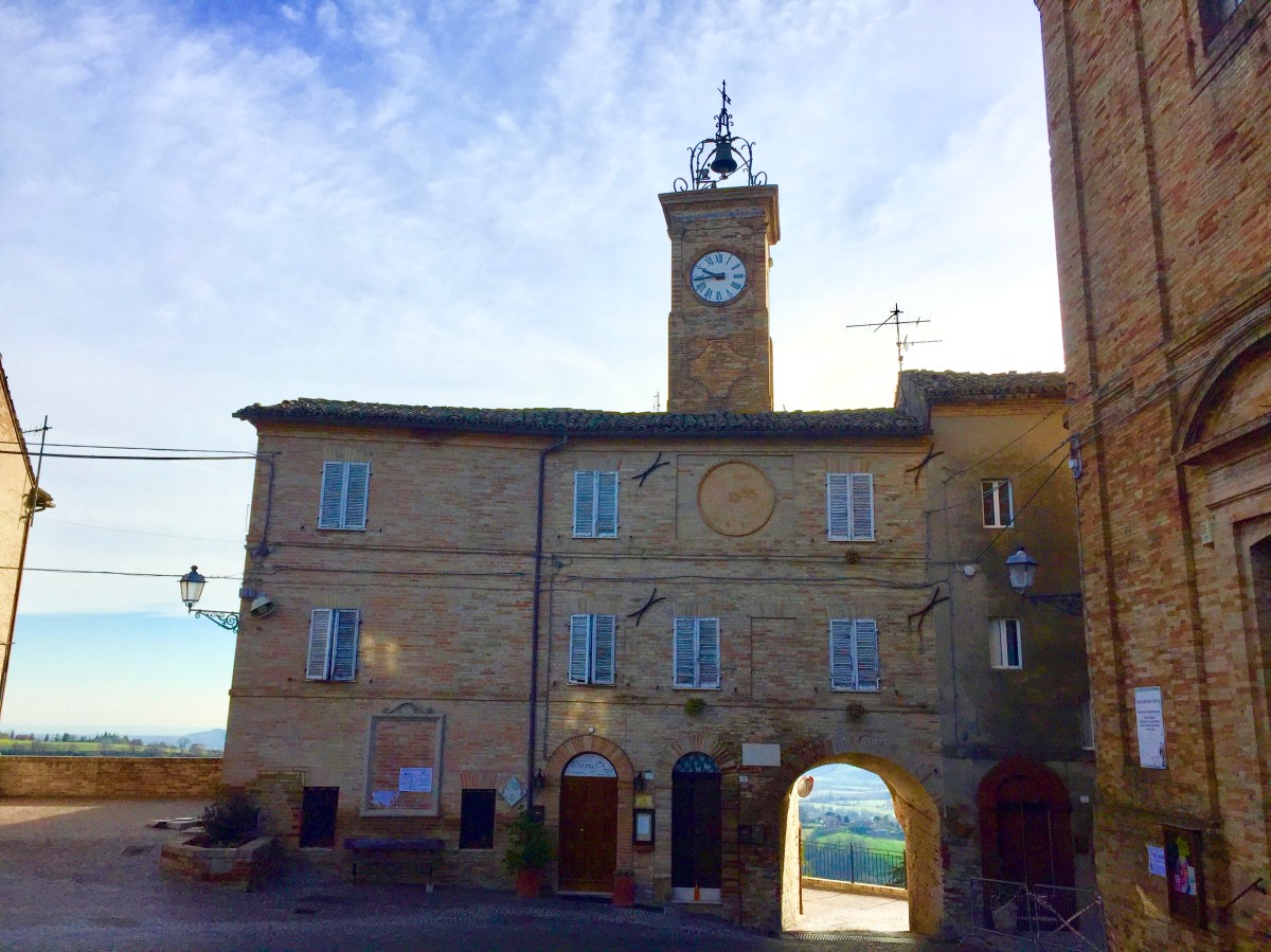 #lemarchemagic #medievalvillages #lemarche #Maglianoditenna #Magliano #castles #Moresco