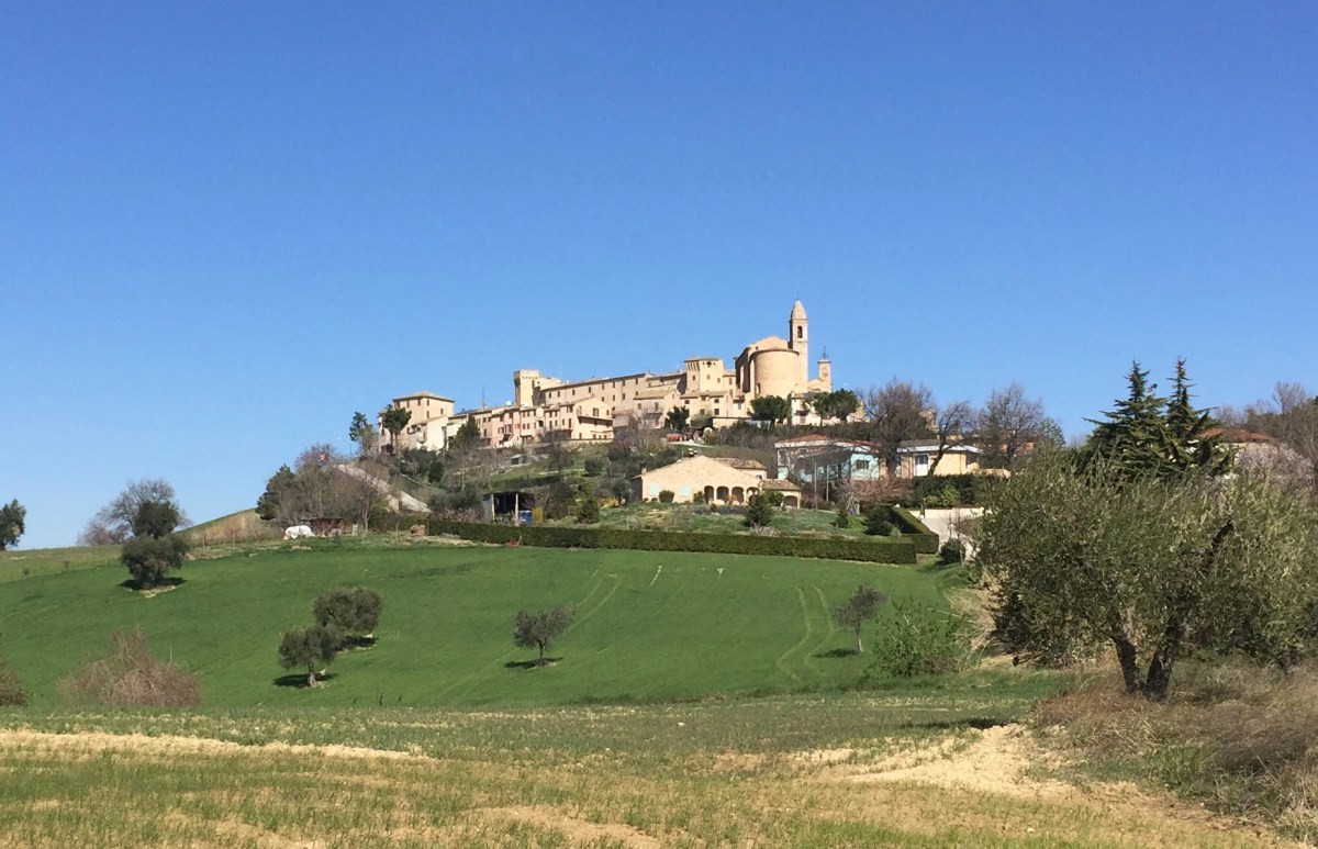 #lemarchemagic #medievalvillages #lemarche #Maglianoditenna #Magliano #castles #Moresco