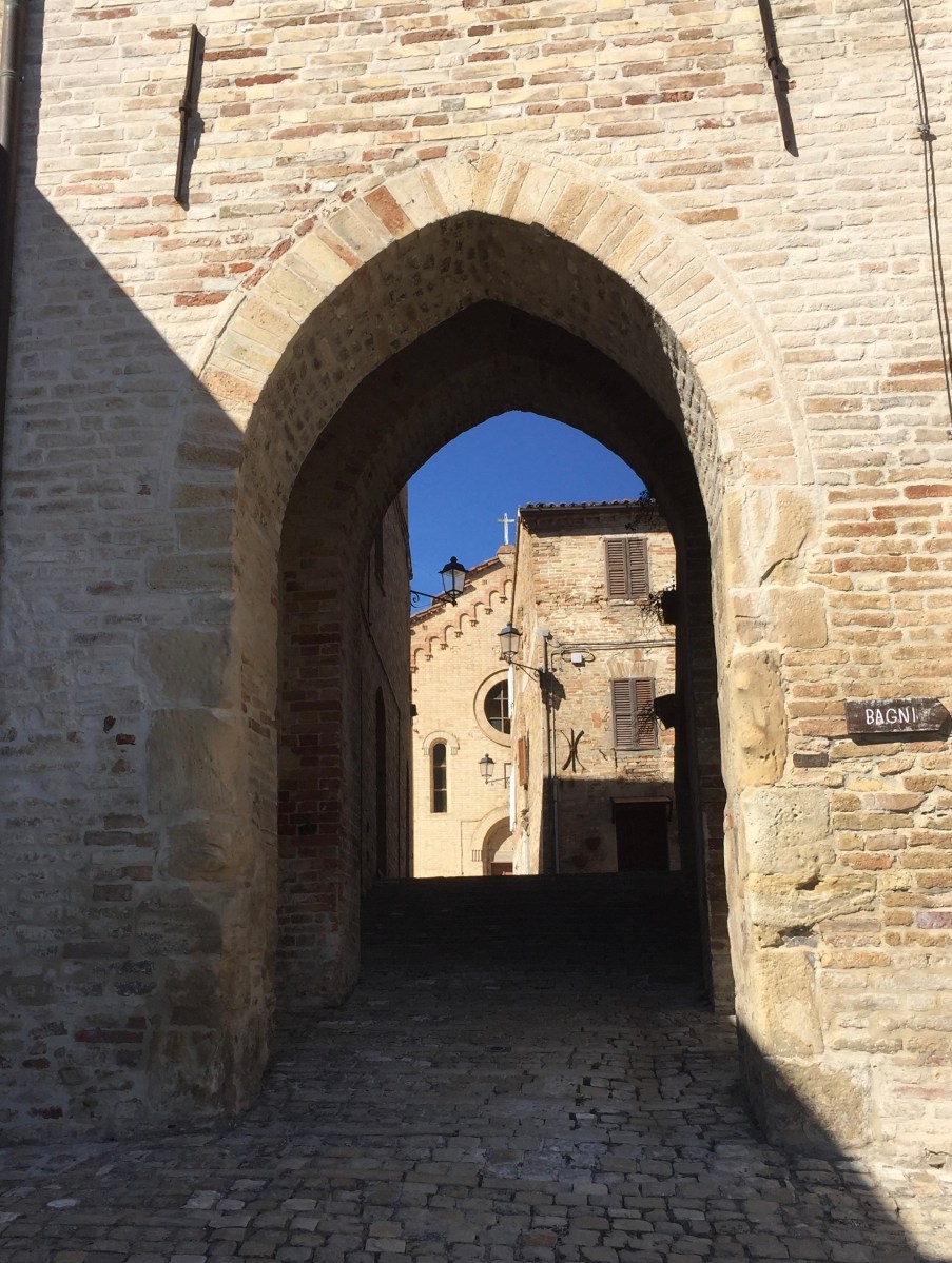 #lemarchemagic #medievalvillages #lemarche #Maglianoditenna #Magliano #castles #Moresco