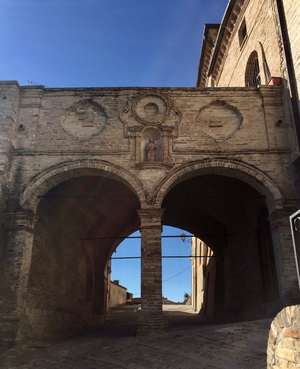 #lemarchemagic #medievalvillages #lemarche #Maglianoditenna #Magliano #castles #Moresco