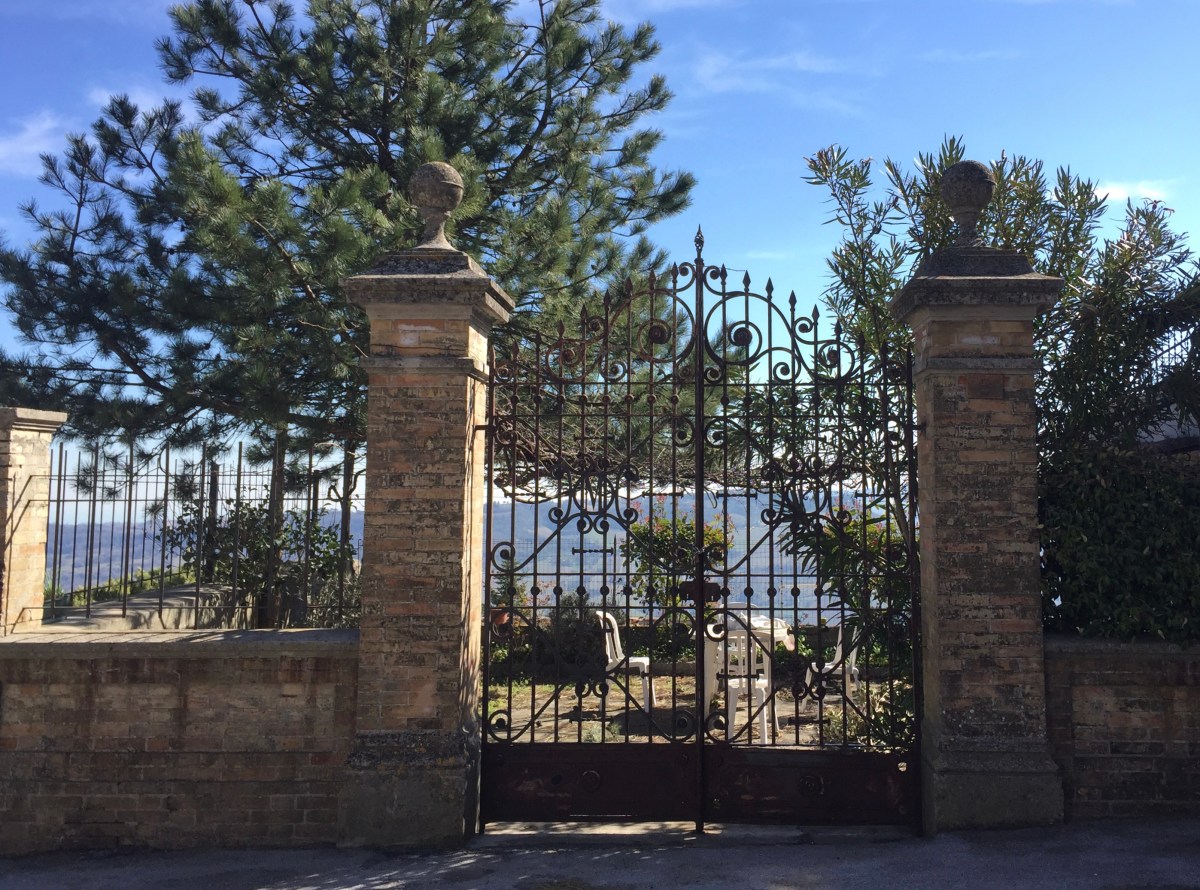 #lemarchemagic #medievalvillages #lemarche #Maglianoditenna #Magliano #castles #Moresco