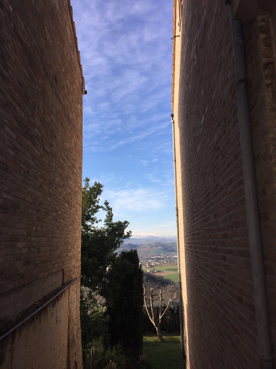 #lemarchemagic #medievalvillages #lemarche #Maglianoditenna #Magliano #castles #Moresco