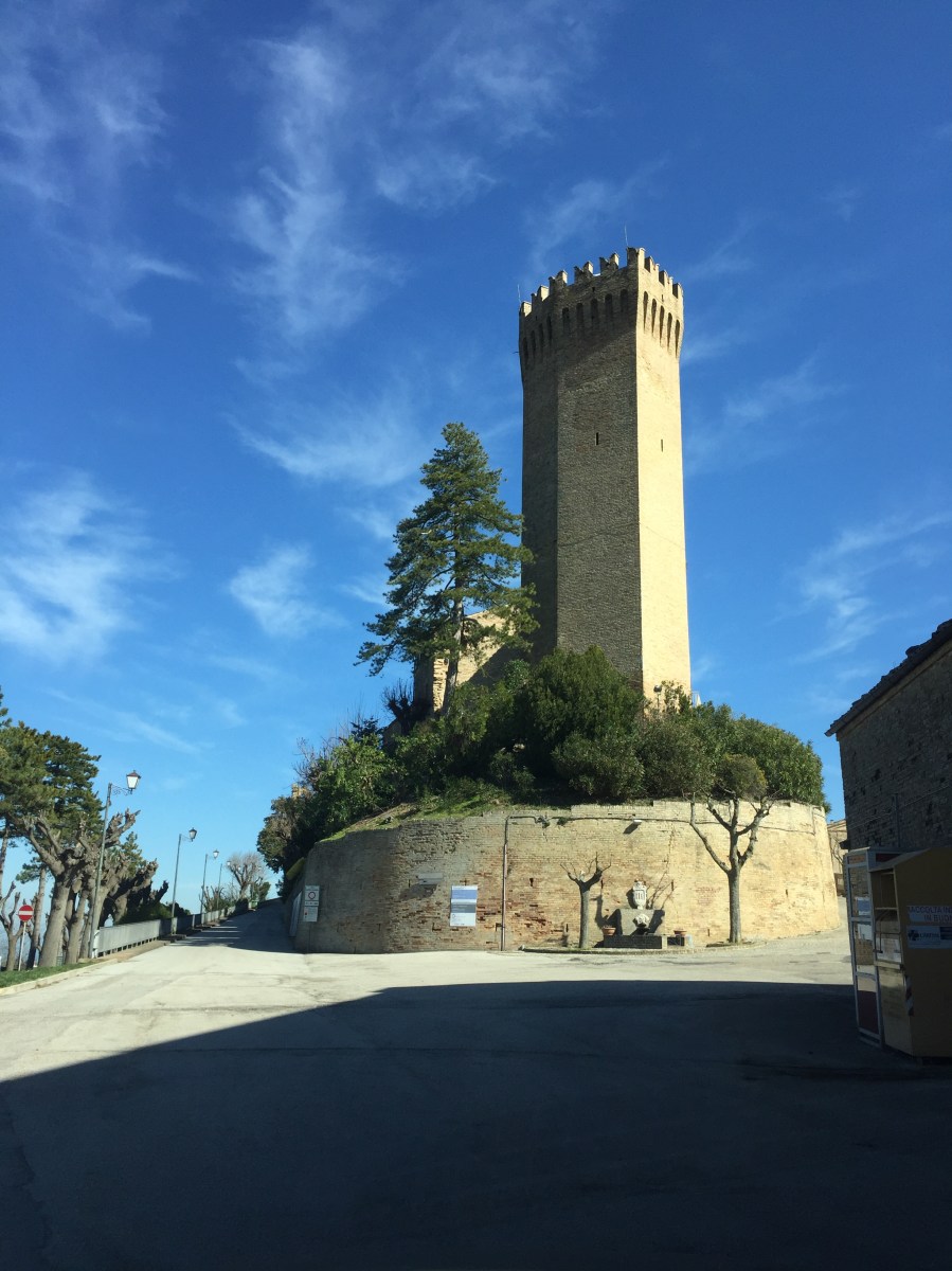 #lemarchemagic #medievalvillages #lemarche #Maglianoditenna #Magliano #castles #Moresco