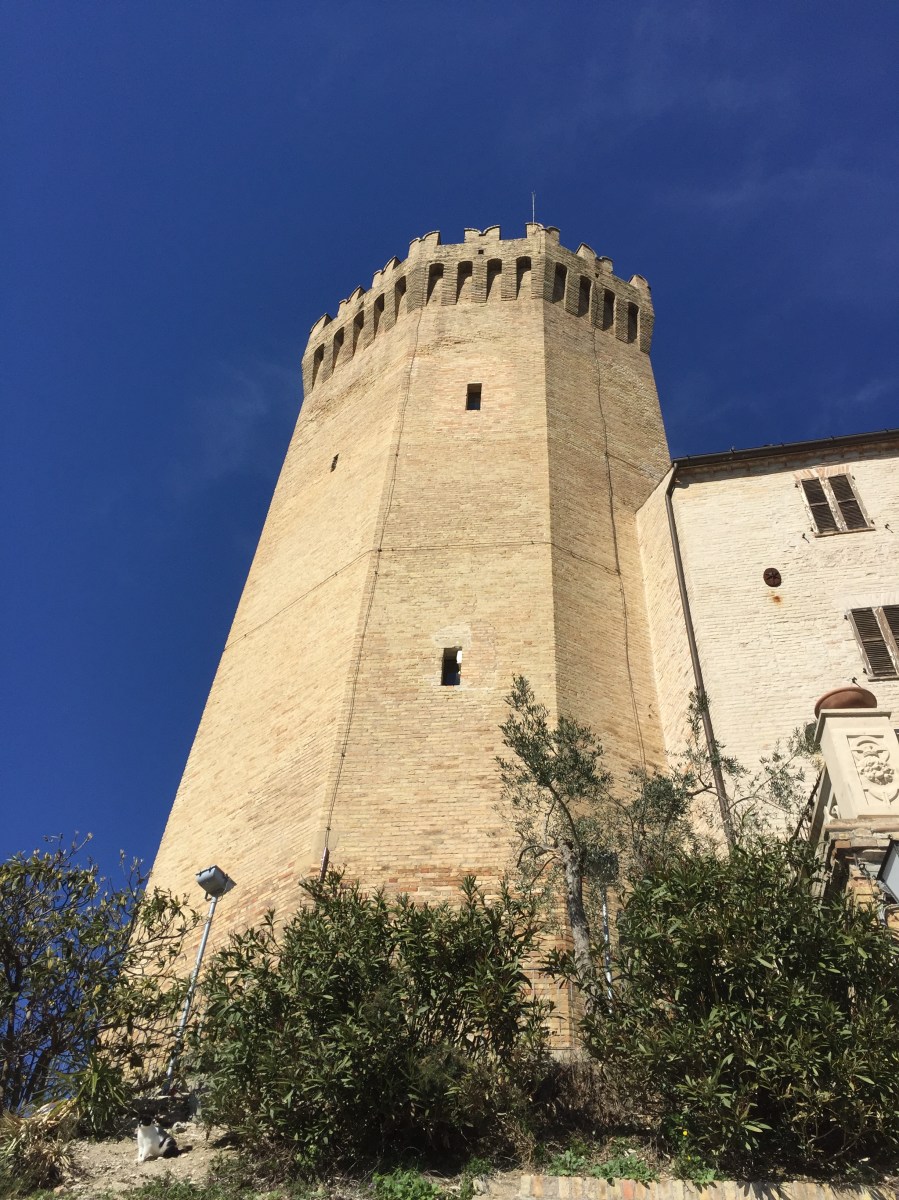 #lemarchemagic #medievalvillages #lemarche #Maglianoditenna #Magliano #castles #Moresco