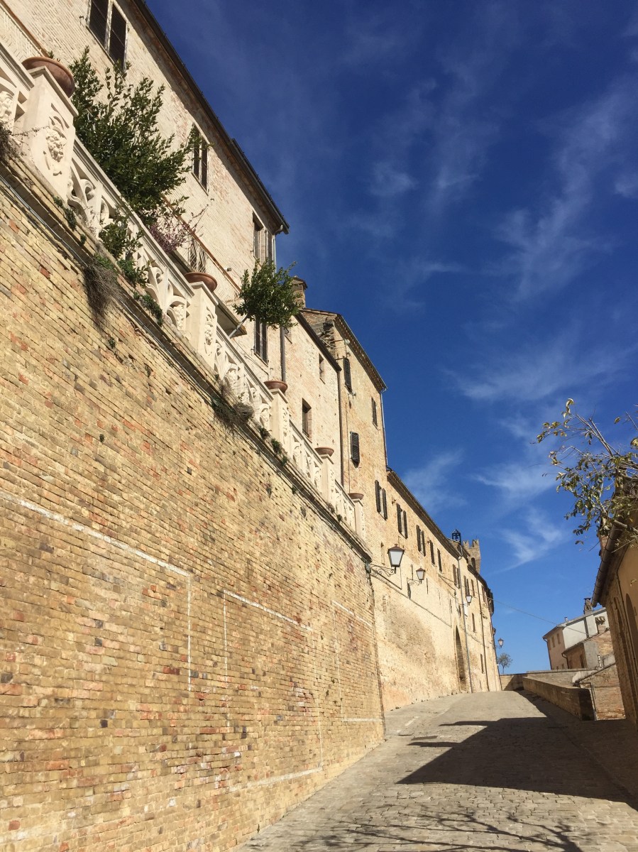 #lemarchemagic #medievalvillages #lemarche #Maglianoditenna #Magliano #castles #Moresco