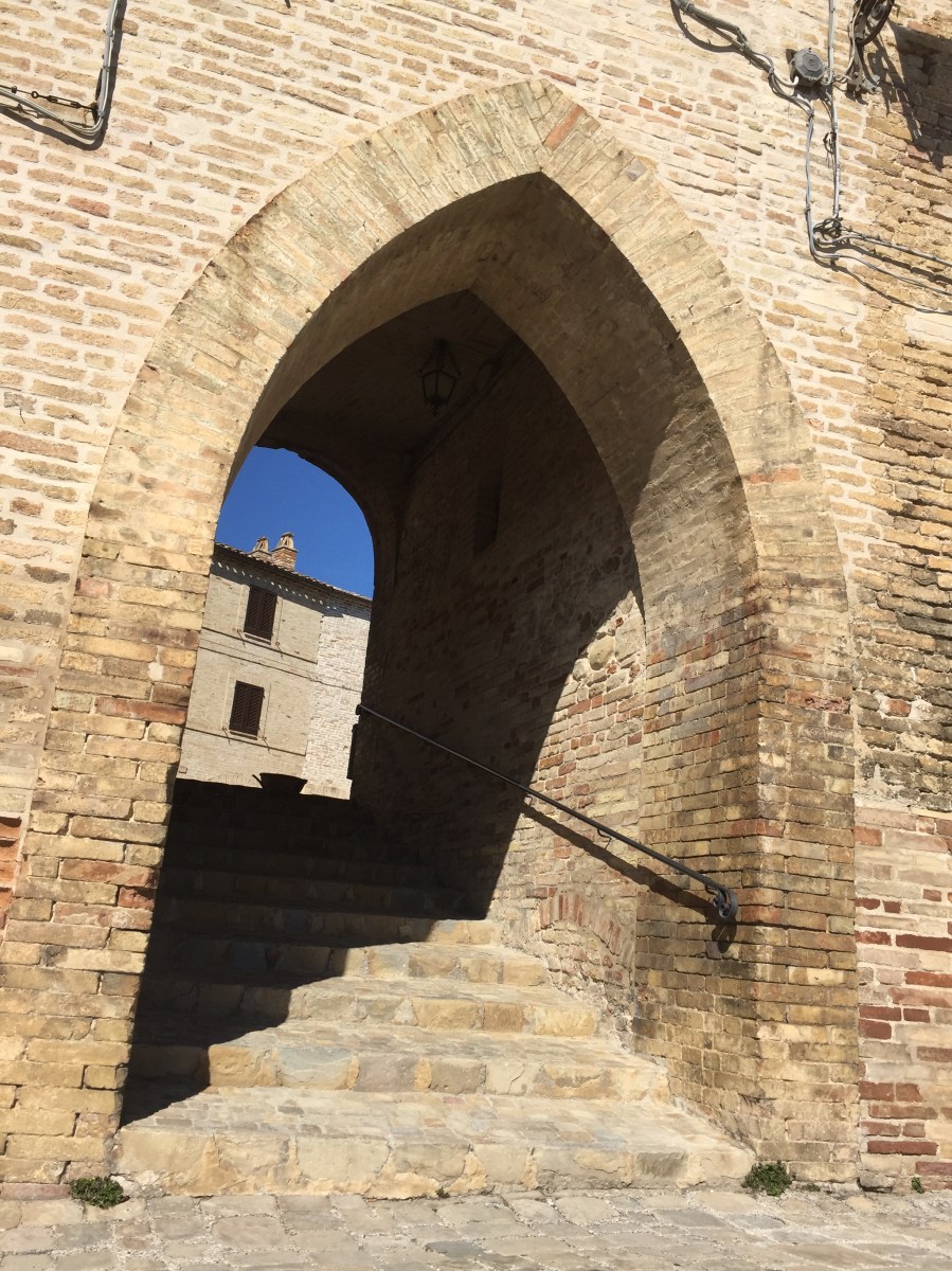 #lemarchemagic #medievalvillages #lemarche #Maglianoditenna #Magliano #castles #Moresco