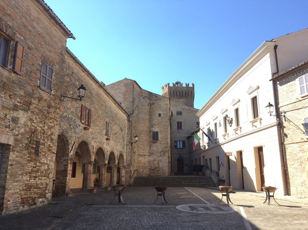 #lemarchemagic #medievalvillages #lemarche #Maglianoditenna #Magliano #castles #Moresco