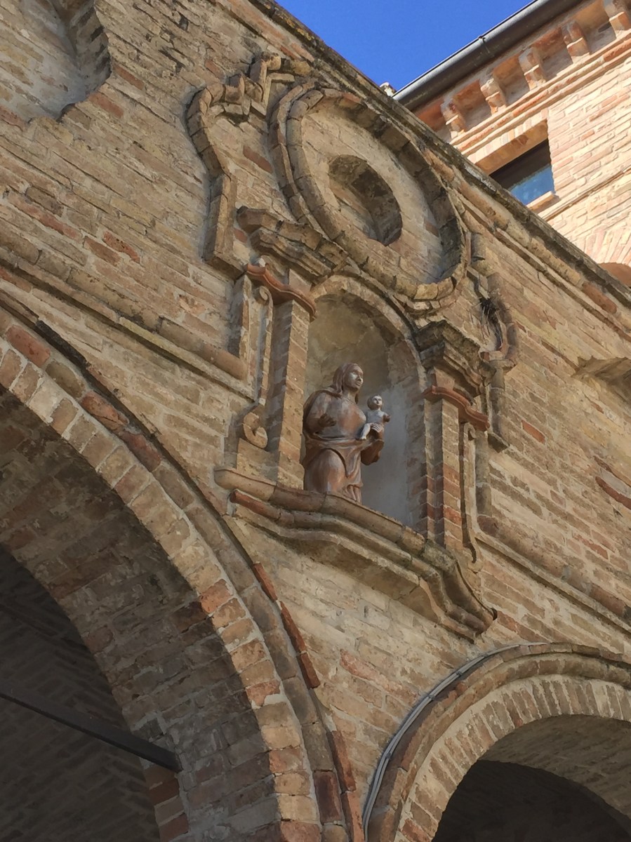 #lemarchemagic #medievalvillages #lemarche #Maglianoditenna #Magliano #castles #Moresco