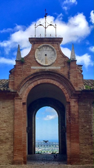 #lemarchmagic #lemarche #Recanati #GiacomoLeopardi #Italianvacation #themagic #views