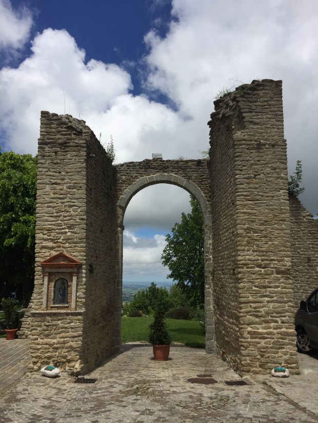 #LeMarcheMagic #MonteSanMartino #Madonnadell’Ambro #Smrillo #LavandaBlu #Petritoli #CarloCrivelli #VincenzoPagani #VittoreCrivelli #DrivingBackRoads #SacredChurch #AmazingArt