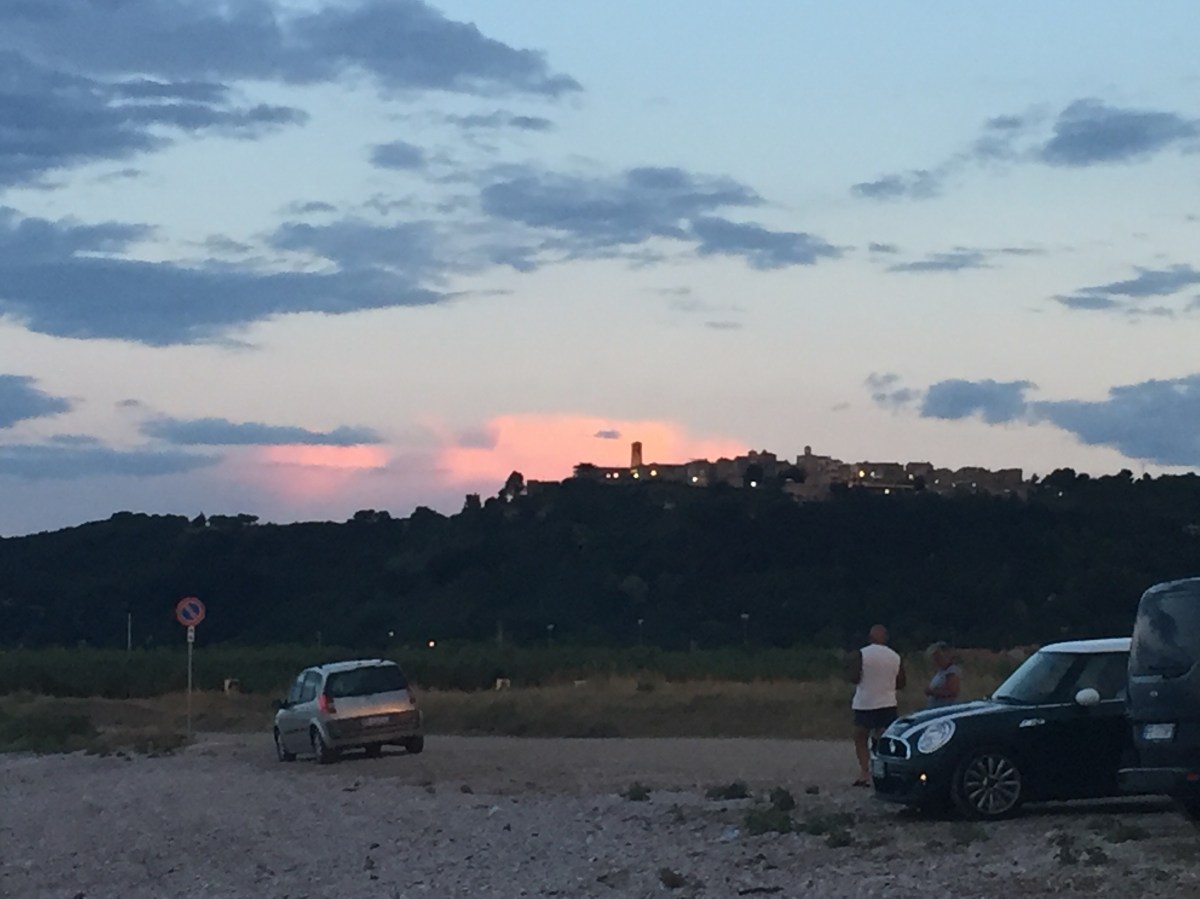 #lemarchemagic #Italian_vacations #kitsurfingItaly #marinapalmense #tribalkite