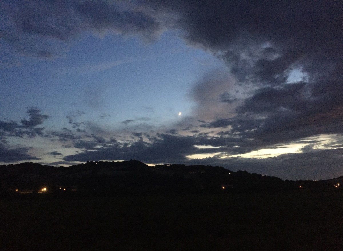 #lemarchemagic #Italian_vacations #kitsurfingItaly #marinapalmense #tribalkite