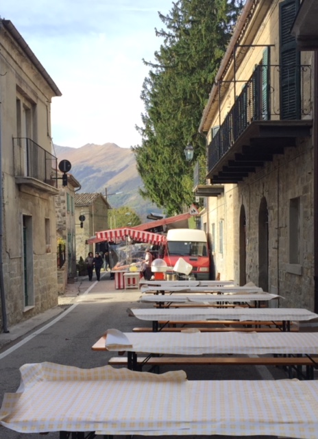 #montemonaco #sibillininationalpark #ascolipiceno #lemarchemagic #chestnuts #sagras #italianvacations #offthebeatenpath #lemarche #adventures