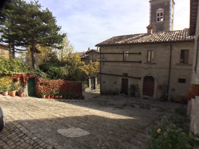 #montemonaco #sibillininationalpark #ascolipiceno #lemarchemagic #chestnuts #sagras #italianvacations #offthebeatenpath #lemarche #adventures
