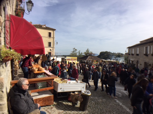 #montemonaco #sibillininationalpark #ascolipiceno #lemarchemagic #chestnuts #sagras #italianvacations #offthebeatenpath #lemarche #adventures
