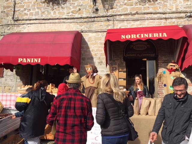 #montemonaco #sibillininationalpark #ascolipiceno #lemarchemagic #chestnuts #sagras #italianvacations #offthebeatenpath #lemarche #adventures