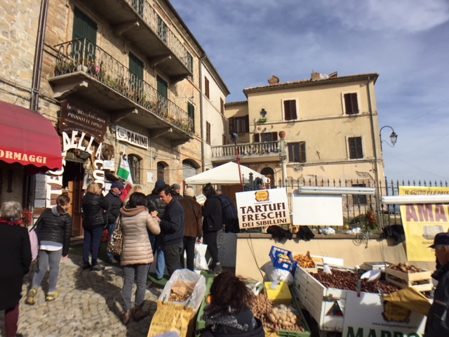 #montemonaco #sibillininationalpark #ascolipiceno #lemarchemagic #chestnuts #sagras #italianvacations #offthebeatenpath #lemarche #adventures