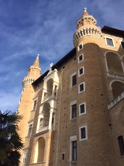 #lemarche #lemarchemagic #fermignano #medievalvillages #castles #pesarourbino #furlopass #eurpeancamperadventures #romanbridges #goladelfurlo #santangeloinvado #domusdelmito #fiumemetauro #rivercandigliano #apenninemountains #urbino