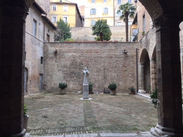 #lemarche #lemarchemagic #fermignano #medievalvillages #castles #pesarourbino #furlopass #eurpeancamperadventures #romanbridges #goladelfurlo #santangeloinvado #domusdelmito #fiumemetauro #rivercandigliano #apenninemountains #urbino