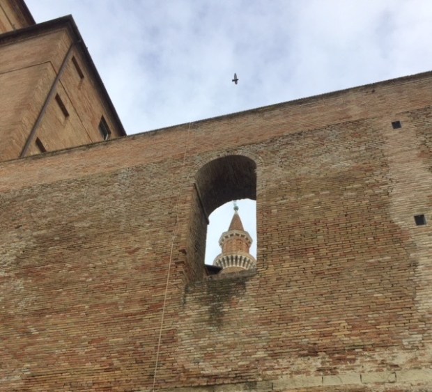 #lemarche #lemarchemagic #fermignano #medievalvillages #castles #pesarourbino #furlopass #eurpeancamperadventures #romanbridges #goladelfurlo #santangeloinvado #domusdelmito #fiumemetauro #rivercandigliano #apenninemountains #urbino