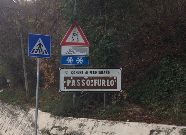 #lemarche #lemarchemagic #fermignano #medievalvillages #castles #pesarourbino #furlopass #eurpeancamperadventures #romanbridges #gloadelfurlo #grandcanyonofitaly #fiumemetauro #rivercandigliano #apenninemountains